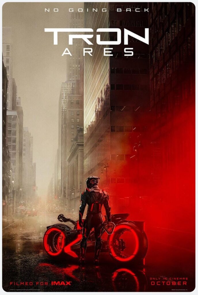 Desain poster Tron Ares menampilkan dunia digital futuristik dan efek neon khas film Tron.